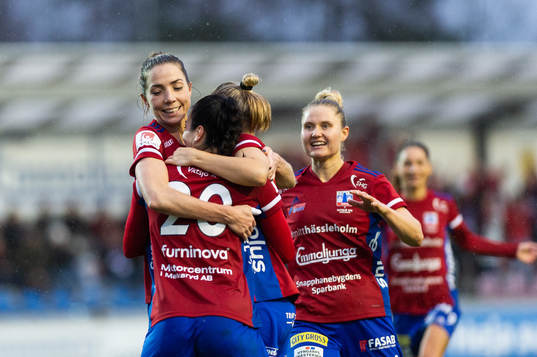 Vittsjös Clara Markstedt och Michelle De Jongh jublar
