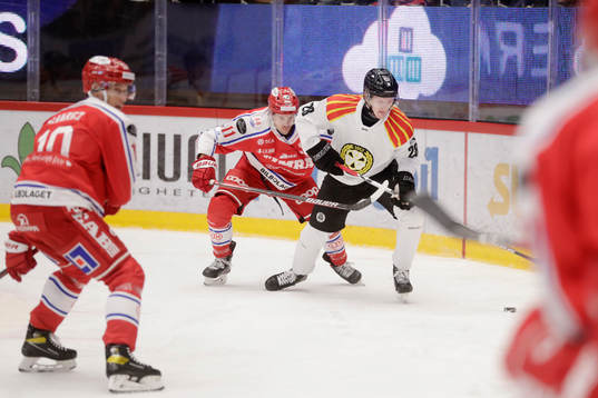 Brynäs Oskar Kvist och Timrås Nolan Zajac