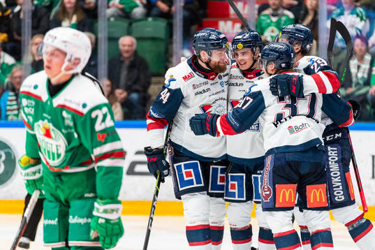 Linköpings Elliot Ekmark jublar med lagkamrater