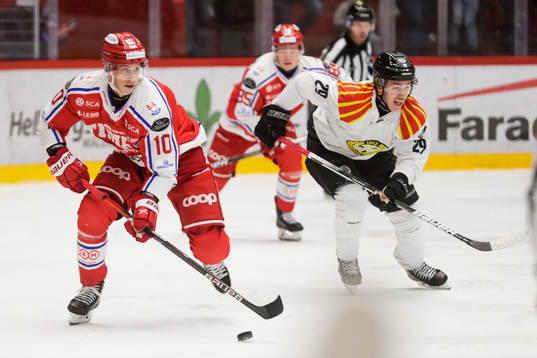 Timrås Robin Alvarez och Brynäs Oscar Birgersson