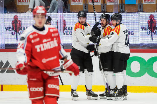 Brynäs Tomi Sallinen jublar med lagkamrater