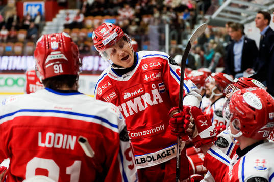 Timrås Sebastian Hartmann jublar
