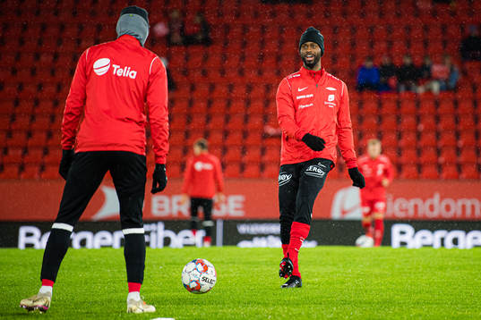 Vajebah Kaliefah Sakor of Brann warms up