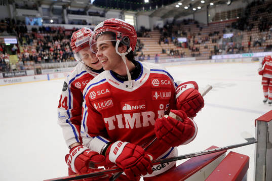 Timrås Sebastian Hartmann och Filip Westerlund jublar