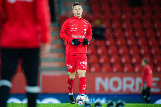 Mathias Knutsen Rasmussen of Brann warms up