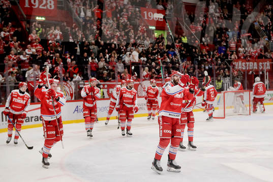 Timrås spelare jublar