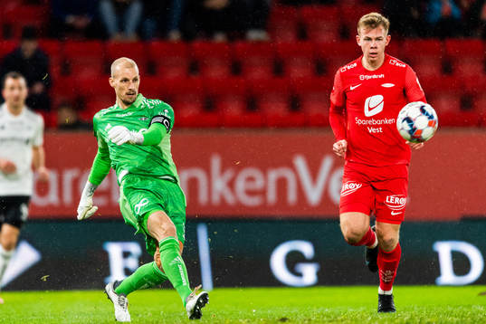 goalkeeper André Hansen of Rosenborg and Aune Heggebø of