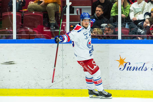 Oskarshamns Patrik Karlkvist jublar