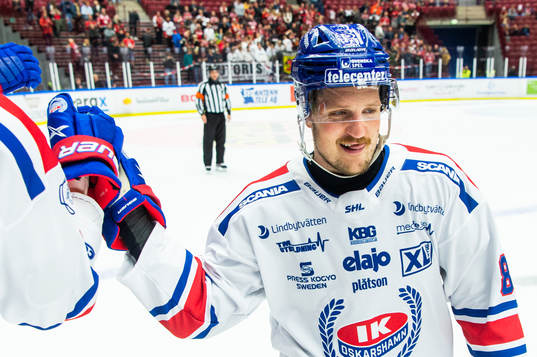 Oskarshamns Patrik Karlkvist jublar