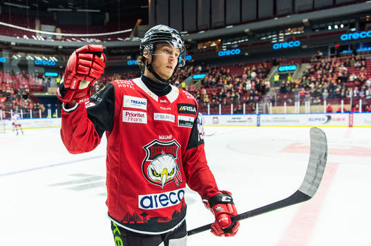 Malmö Redhawks Eric Engstrand jublar