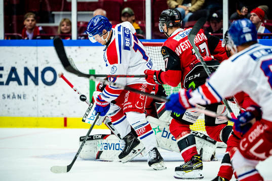 Oskarshamns Jonas Engström mot Malmö Redhawks Pathrik