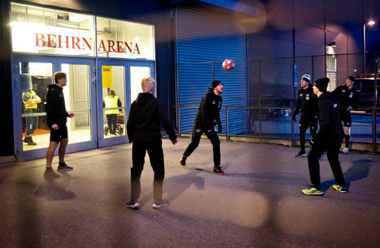 Färjestadspelarna värmer upp