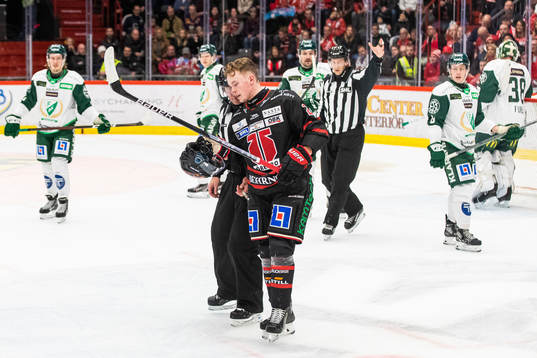 Örebros Linus Öberg deppar