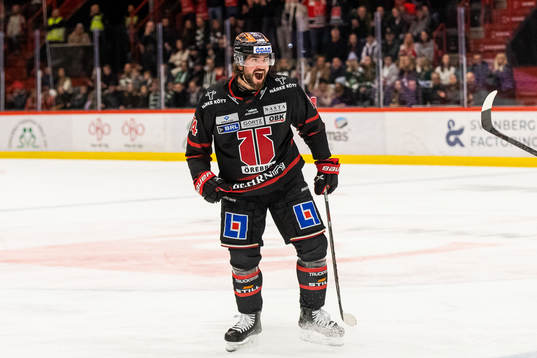 Örebros Nick Ebert jublar