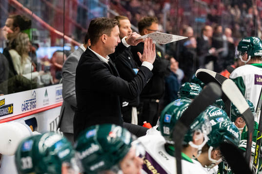 Färjestads tränare Johan Pennerborn tecknar för time-out