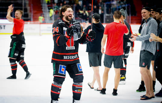 Örebros Nick Ebert jublar