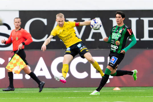 Elfsborgs Johan Larsson och Varbergs Jean Carlos De Brito