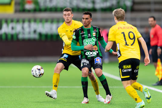 Elfsborgs Christopher McVey och Varbergs Ryan Moon