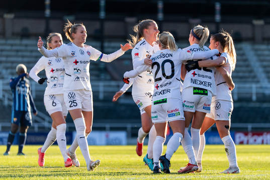 Rosengårds spelare jublar