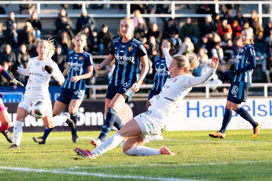 Rosengårds Mimmi Larsson gör 0-2