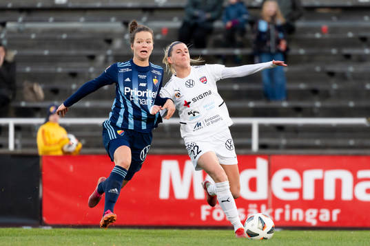 Djurgårdens Julia Walentowicz och Rosengårds Olivia