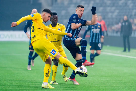 Halmstads Edvin Kurtulus och Djurgårdens Haris Radetinac