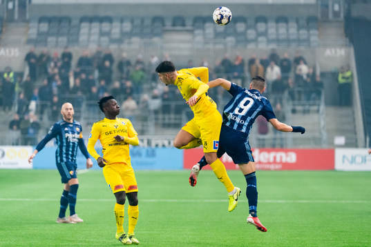 Halmstads Edvin Kurtulus och  Djurgårdens Haris Radetinac