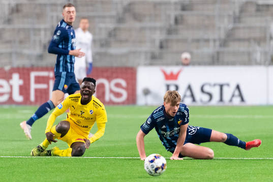 Halmstads Thomas Boakye och Djurgårdens Rasmus Schüller