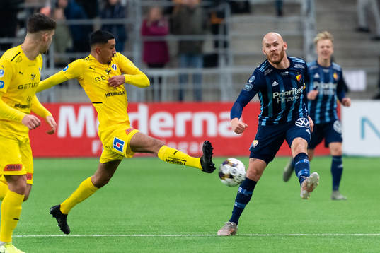 Halmstads Amir Al-Ammari och Djurgårdens Magnus Eriksson