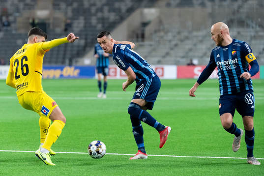 Halmstads Edvin Kurtulus och Djurgårdens Haris Radetinac