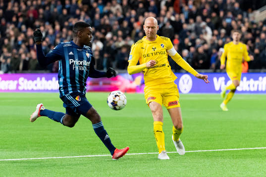 Djurgårdens Joel Asoro och  Halmstads Andreas Johansson