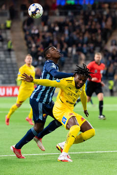 Djurgårdens Joel Asoro och  Halmstads Joseph Baffo