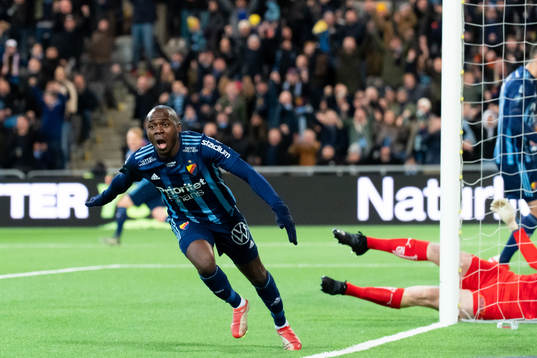 Djurgårdens Edward Chilufya jublar