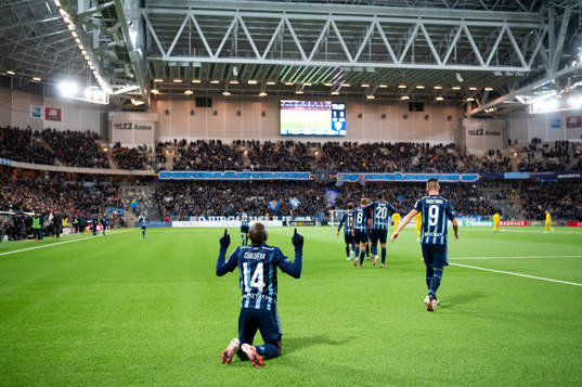 Djurgårdens Edward Chilufya jublar