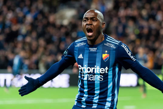 Djurgårdens Edward Chilufya jublar