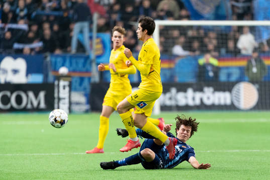 Halmstads Emil Tot Wikström och Djurgårdens Leo Cornic