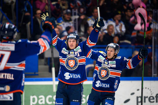 Växjös Joel Persson och Hugo Gustafsson jublar