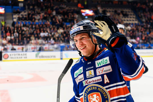 Växjös Joel Persson jublar