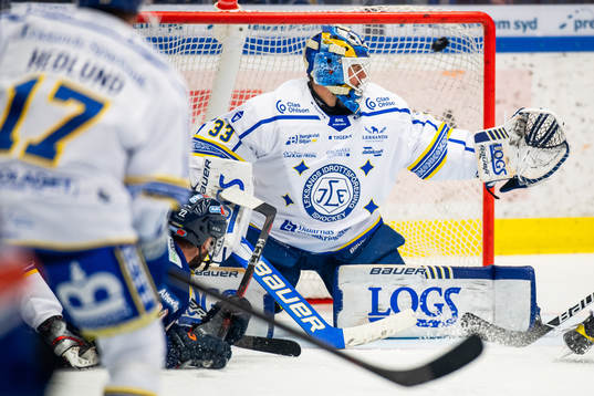 Växjös Tobias Rieder gör 3-0 på Leksands målvakt Axel