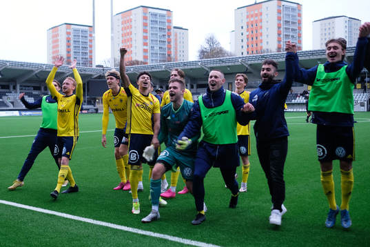 Ängelholm firar avancemanget till Division 1