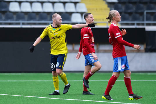 Ängelholms Christian Ljungberg firar reducering till 2-1