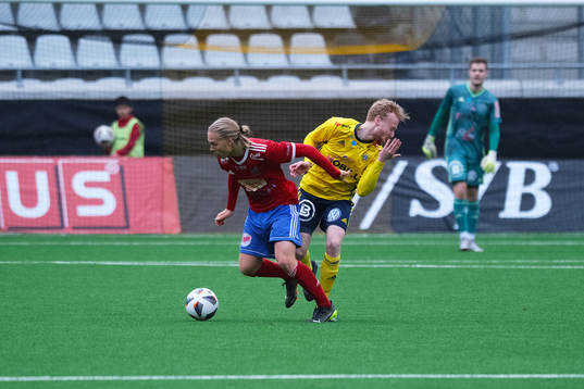Ängelholms Love Fredriksson får en smäll