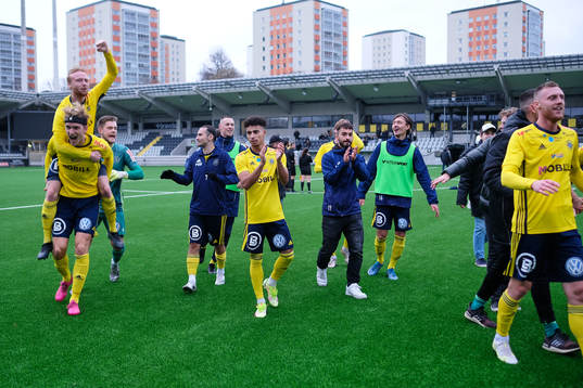 Ängelholm firar avancemanget till Division 1