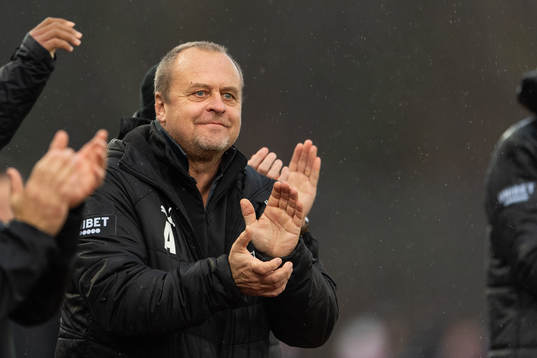 Värnamos tränare Jonas Thern jublar