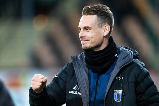 Sirius tränare Daniel Bäckström innan fotbollsmatchen i