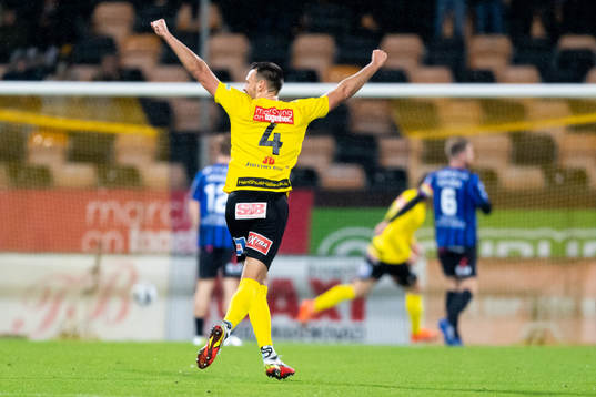 Mjällbys Max Watson jublar