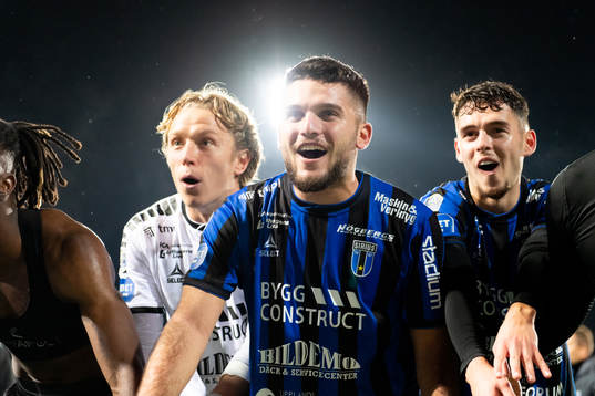 Sirius målvakt August Ahlin, Edi Sylisufaj och Laorent