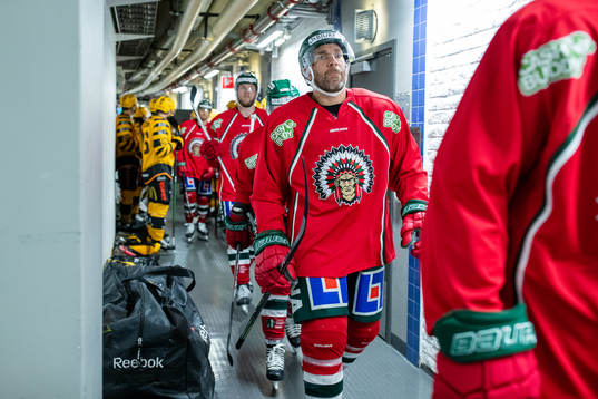 Frölundas Joel Lundqvist innan ishockeymatchen i SHL