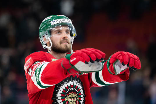 Frölundas Michael Spacek jublar och tackar publiken