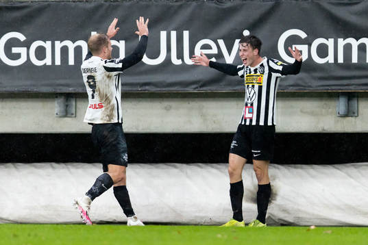Landskronas Linus Olsson och  Filip Olsson jublar